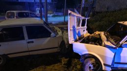 Bolu&rsquo;da Alkoll&uuml; S&uuml;r&uuml;c&uuml;ye Dudak U&ccedil;uklatan Ceza! Otomobil İstinat Duvarına Ok Gibi Saplandı: Ehliyeti de Yokmuş&hellip;
