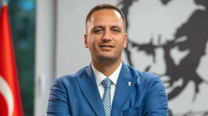 Bornova Belediye Başkanı &Ouml;mer Eşki G&ouml;zaltına Alındı