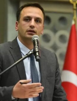 Bornova Belediye Başkanı &Ouml;mer Eşki'ye Yurt Dışına &Ccedil;ıkış Yasağı