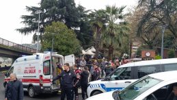 Boşanan &ccedil;iftin kavgası kanlı bitti! Boşandığı eski eşini parkta bı&ccedil;akladı: Ş&uuml;pheli g&ouml;zaltına alındı