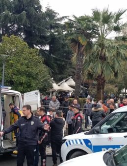 Boşanan çiftin kavgası kanlı bitti! Boşandığı eski eşini parkta bıçakladı: Şüpheli gözaltına alındı