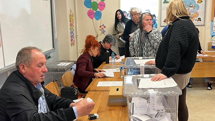 B&ouml;lgedeki &ccedil;ok sayıda vatandaş se&ccedil;im sandığına gitti