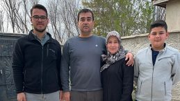 B&ouml;yle tesad&uuml;f filmlerde olur! Bu ailede herkesin doğum tarihi aynı&hellip;