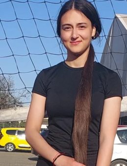 Bravo Deniz! 10 Yıldır Sabırla Uzattığı Sa&ccedil;ını Kanser Hastalarına Hediye Edecek