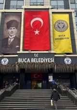 Buca Belediye Binası &Ouml;n&uuml;nde Eylem! 'Haklarımız Teslim Edilene Kadar Geri Adım Atmayacağız'