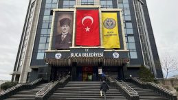 Buca Belediye Binası &Ouml;n&uuml;nde Eylem! 'Haklarımız Teslim Edilene Kadar Geri Adım Atmayacağız'