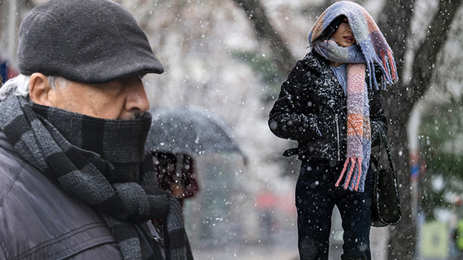 Bug&uuml;n akşam saatlerinden itibaren başlıyor: Sağanak, kar, r&uuml;zgar ve zirai don… | Meteoroloji 32 ilde uyarı verdi: Kuvvetli geliyor