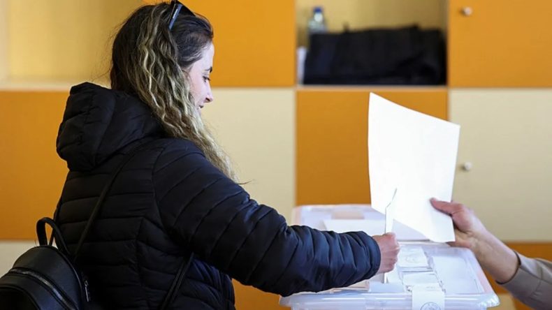 Bulgaristan se&ccedil;imlerinde sandık &ccedil;ıkış anketleri a&ccedil;ıklandı