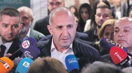 Bulgaristan&rsquo;da zafer Radev&rsquo;in