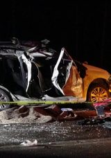 Burdur'da Otomobil ile Kamyon &Ccedil;arpıştı: 1 Kişi &Ouml;ld&uuml;, 4 Kişi Yaralandı