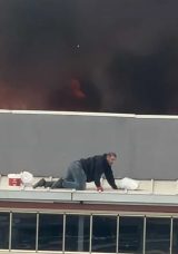 Bursa'da 8 Katlı Sitenin &Ccedil;atı Katında Yangın!