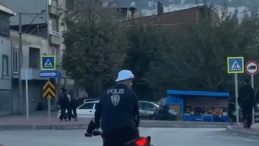 Bursa'da Akılalmaz G&ouml;r&uuml;nt&uuml;ler: Polis Yeleği Giyerek Drift Attı!
