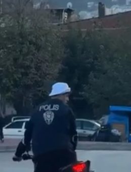 Bursa'da Akılalmaz G&ouml;r&uuml;nt&uuml;ler: Polis Yeleği Giyerek Drift Attı!
