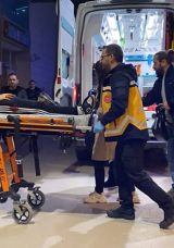 Bursa'da gen&ccedil; kızların tartışması bı&ccedil;aklı kavgaya d&ouml;nd&uuml;: 2 yaralı