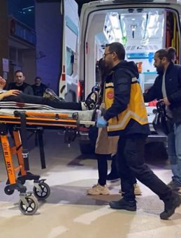 Bursa'da genç kızların tartışması bıçaklı kavgaya döndü: 2 yaralı