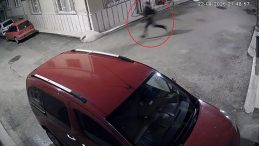 Bursa'da kargo aracını &ccedil;alan ş&uuml;pheliler kıskıvrak yakalandı!