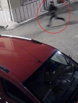 Bursa'da kargo aracını &ccedil;alan ş&uuml;pheliler kıskıvrak yakalandı!