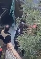 Bursa'da kaza yapan ara&ccedil; merdivenlerden yuvarlandı