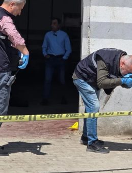 Bursa'da iş yerinde kanlı pusu: Motosikletten ateş a&ccedil;tılar!