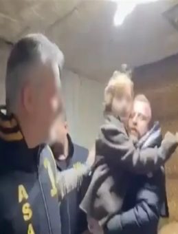 Bursa&rsquo;da hurda evde &ccedil;&ouml;p yığınları arasında bulunmuştu: T&uuml;rkiye'yi ağlatan minik Nazar'dan iyi haber!