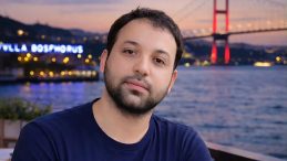 Bursa&rsquo;da m&uuml;zik &ouml;ğretmeninin sır &ouml;l&uuml;m&uuml;: Okul pansiyonunda bulundu!