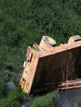 Bursa&rsquo;da y&uuml;rek burkan olay! Vincin dereye u&ccedil;tuğu kazada yaşamını yitiren s&uuml;r&uuml;c&uuml; toprağa verildi: Acılı eşin 4 aylık hamile olduğu &ouml;ğrenildi