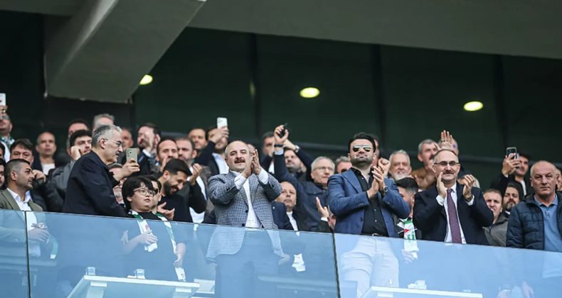 Bursaspor Başkanı Enes Çelik: Süper Lig için yarından itibaren çalışmaya başlayacağız!