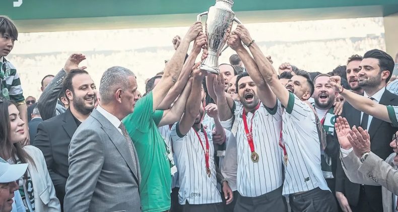 Bursaspor Tacını Taktı