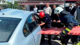 B&uuml;feden &ccedil;aldığı d&ouml;ner bı&ccedil;ağıyla boğazını kesip kendisini yaraladı