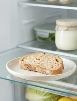 Buzdolabına Bir Dilim Bayat Ekmek Koyun! O Sorunu Birka&ccedil; Saat İ&ccedil;inde &Ccedil;&ouml;z&uuml;yor