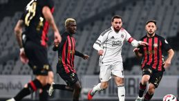 CANLI | S&uuml;per Lig&rsquo;de Beşiktaş – Fatih Karag&uuml;mr&uuml;k ma&ccedil;ı!