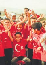 &Ccedil;ocuk n&uuml;fusu 55 yılda yarıya indi