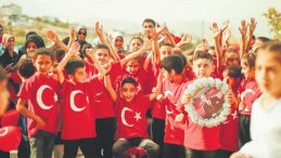 &Ccedil;ocuk n&uuml;fusu 55 yılda yarıya indi
