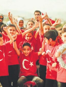 &Ccedil;ocuk n&uuml;fusu 55 yılda yarıya indi