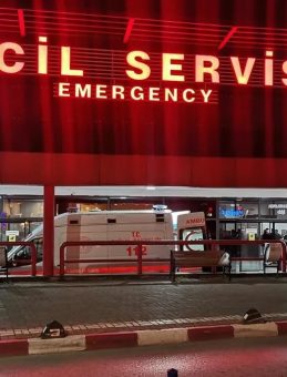 &Ccedil;ocuk parkında dehşet anları! 2 yaşındaki Samet&rsquo;i boğazından bı&ccedil;akladı