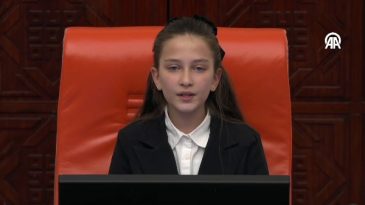 &Ccedil;ocuklar Meclis K&uuml;rs&uuml;s&uuml;nde Kahramanmaraş'taki Arkadaşlarını Unutmadı