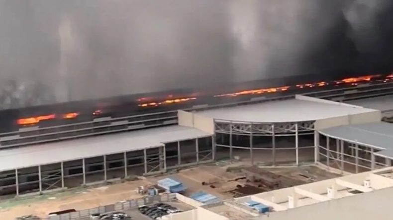 Çin’de korkutan yangın: Araba fabrikasını alevler sardı