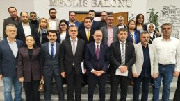 Cemil Tugay belediye meclisinde AK Parti grubuna s&ouml;z vermeden oturumu kapatmıştı! Grup Başkanvekili Yıldız, Başkan Tugay&rsquo;a sert &ccedil;ıktı!