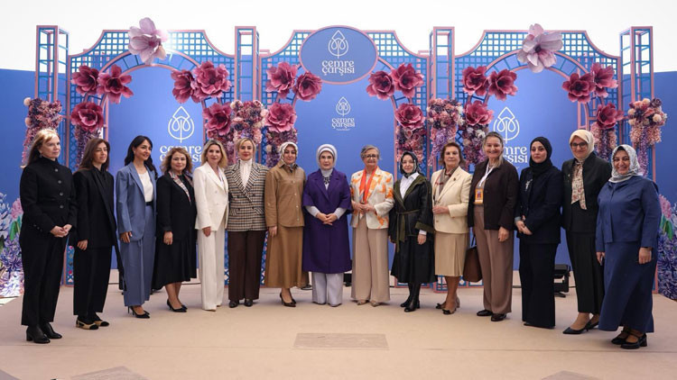 Cemre &Ccedil;arşısı&rsquo;nın kapıları iyiliğe a&ccedil;ıldı