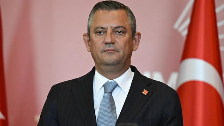 CHP Genel Başkanı &Ouml;zg&uuml;r &Ouml;zel, Buca Cezaevi'nde ziyaretlerde bulundu