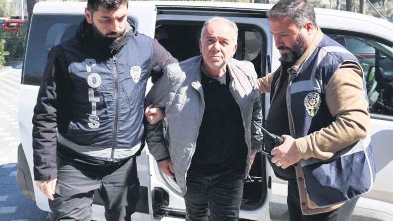 CHP'li Eski Başkan Mağazayı Kurşunladı