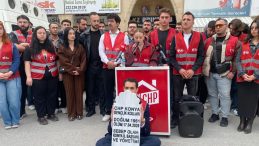 CHP&rsquo;liler arasında g&ouml;revden alma arbedeesi! İl başkanlığına girmek isteyen gen&ccedil;ler &lsquo;y&ouml;netim istifa&rsquo; sloganları attı
