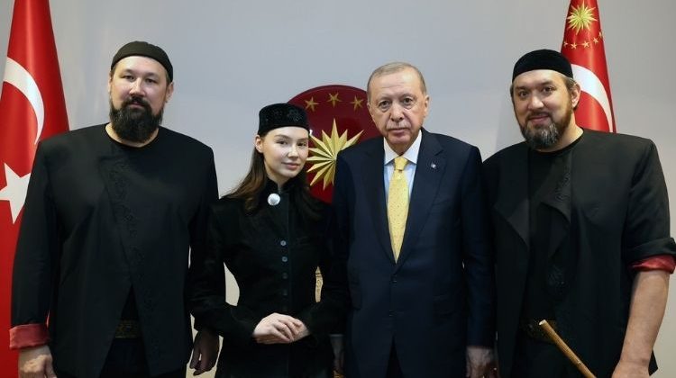 Cumhurbaşkanı Erdoğan, 'Ay Yola' M&uuml;zik Grubunu Kabul Etti