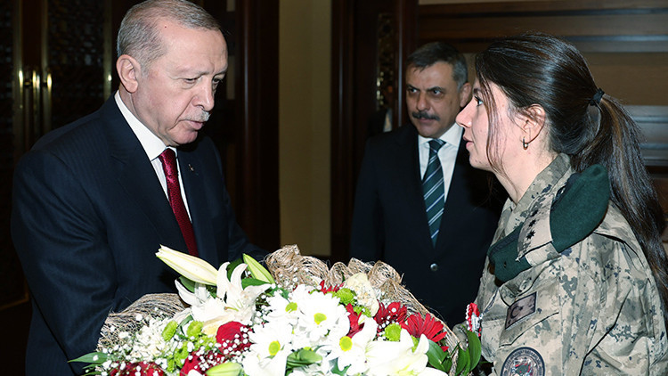 Cumhurbaşkanı Erdoğan, Bakan &Ccedil;ift&ccedil;i ve Beraberindeki Polisleri Kabul Etti