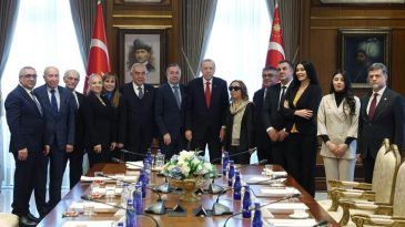 Cumhurbaşkanı Erdoğan, T&uuml;rk Demokrasi Vakfı heyetini kabul etti