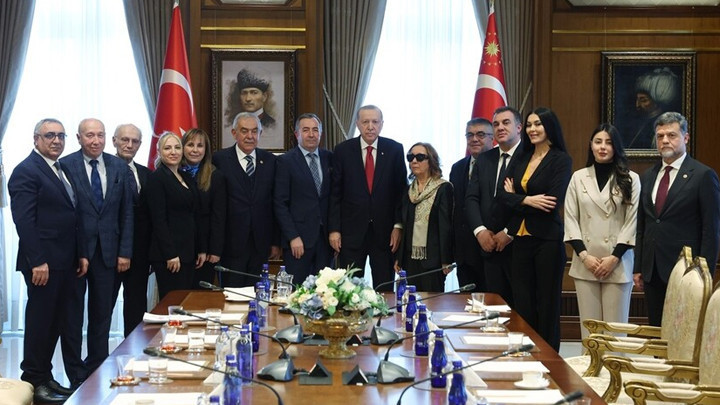 Cumhurbaşkanı Erdoğan, T&uuml;rk Demokrasi Vakfı heyetini kabul etti