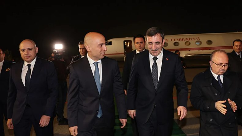 Cumhurbaşkanı Yardımcısı Yılmaz, TDT Toplantısı i&ccedil;in Bak&uuml;'de