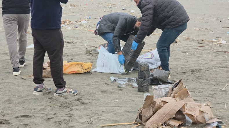 Dalgaların Kıyıya S&uuml;r&uuml;klediği &Ccedil;uvaldan Uyuşturucu &Ccedil;ıktı