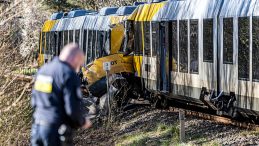 Danimarka&rsquo;da iki tren kafa kafaya &ccedil;arpıştı: 17 yaralı