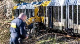 Danimarka&rsquo;da iki tren kafa kafaya &ccedil;arpıştı: 17 yaralı